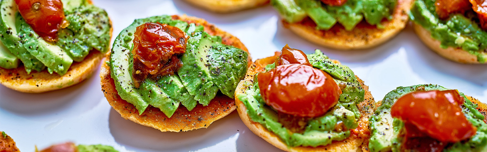 Mini bagels with avocado and tomato, an example of the food served at 15Hatfields